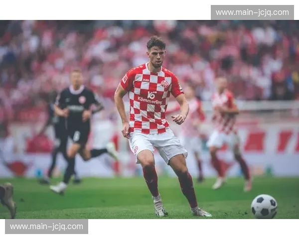 美因茨采用五后卫体系应对强敌 虽败但防守纪律性获肯定 美因茨采用五后卫体系应对强敌 虽败但防守纪律性获肯定